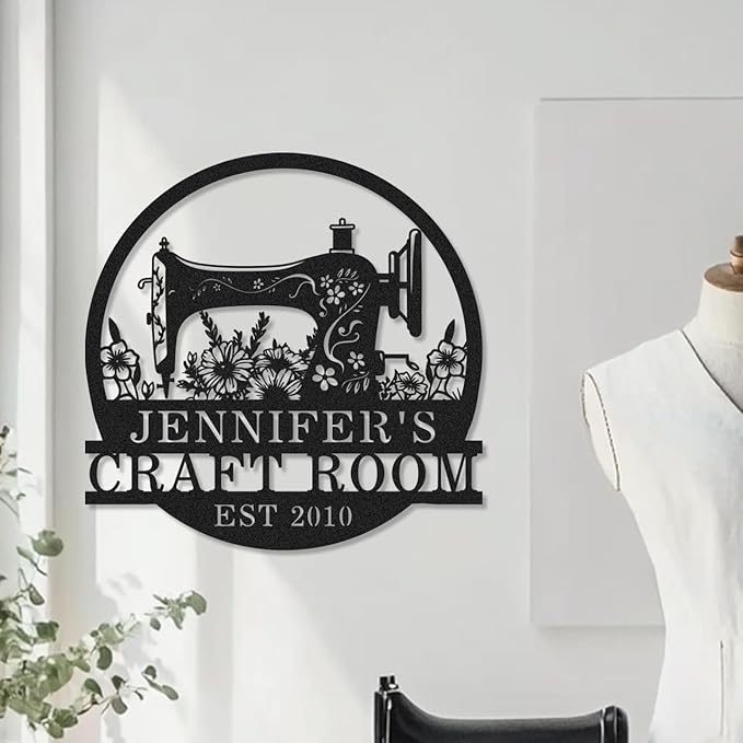 Custom Name Sewing Room Sign, Personalized Flowers Sewing Machine Metal Wall Art Family Name Sign for Mom Grandma Quilting Room Wall Decor Signs Mom's Birthday Mother's Day Gift for Women
