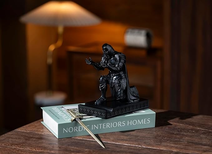 NCQIXIAO Medieval Templar Vanguard Officer Knight Pen Holder Pen Stand Desk Organizers and Accessories Resin Mobile Phone Stand as Gift for Office and Home Desk Organizer (Black)