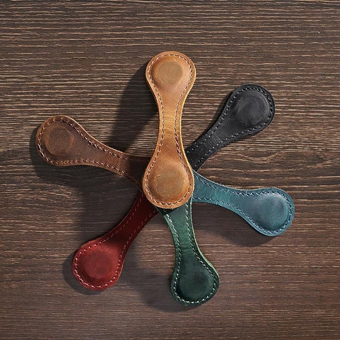 Personalized Magnetic Leather Bookmark, 26 Letters Custom Leather Bookmarks, Handmade, Leather Magnetic Bookmark for Book Lovers Readers Women Kid(Dark Yellow，R）